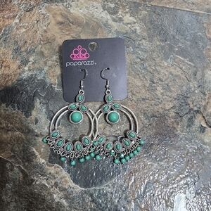 New paparazzi silvertone circle dangling earrings with green stones